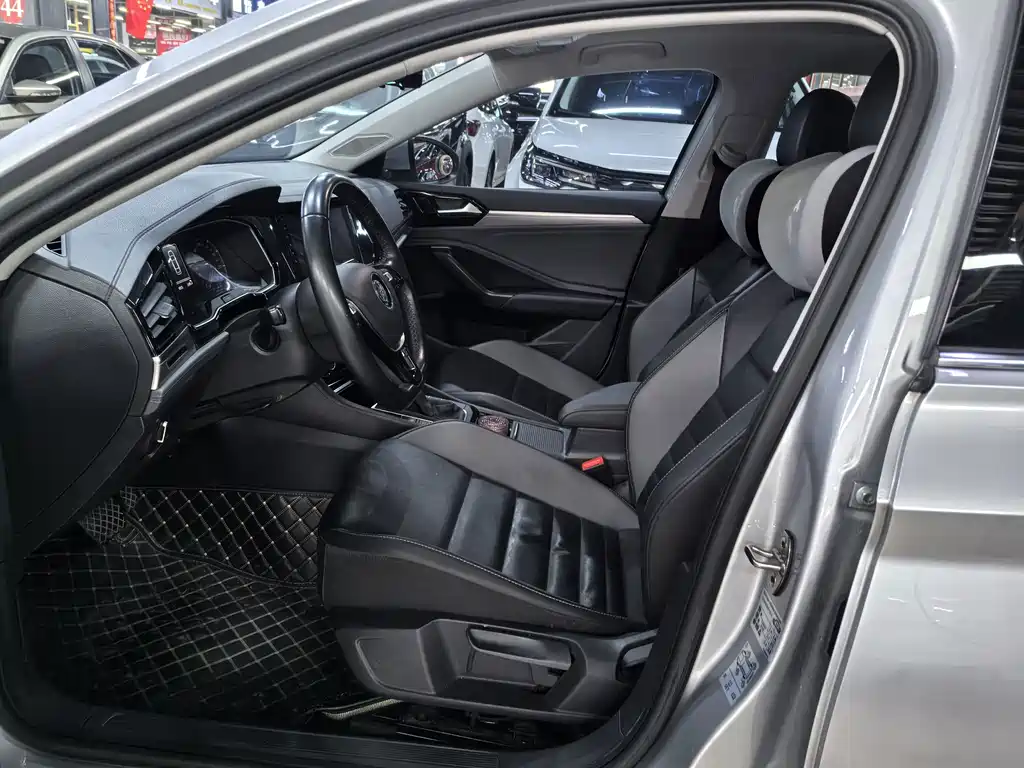 Volkswagen Sagitar — миниатюра 7