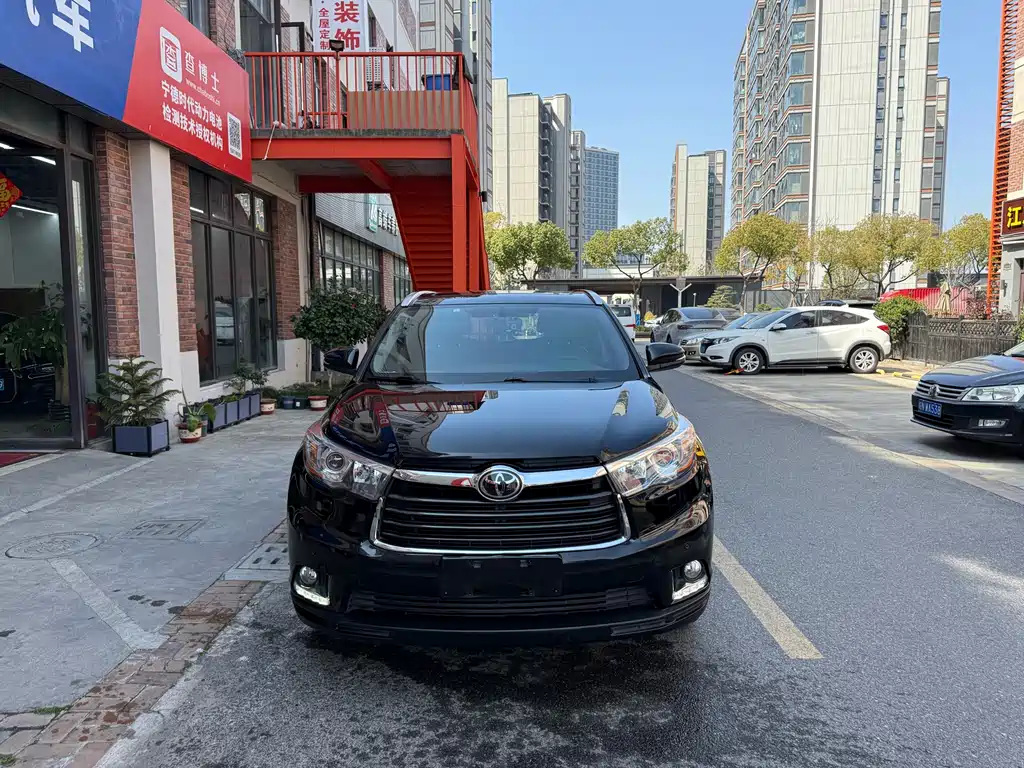 TOYOTA HIGHLANDER