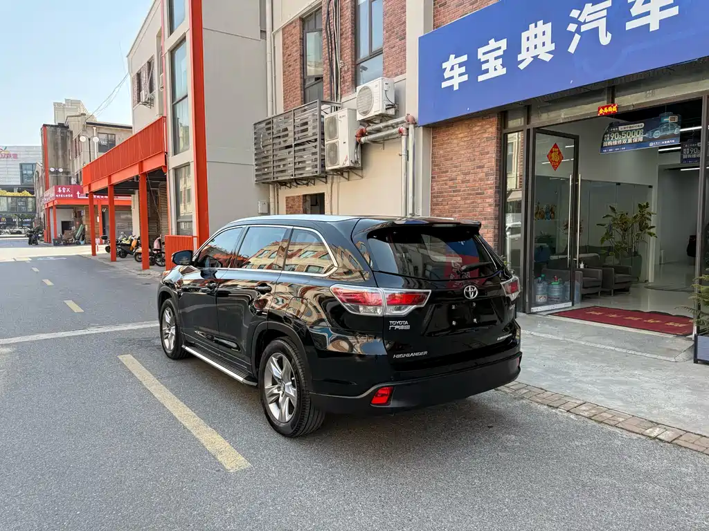 TOYOTA HIGHLANDER