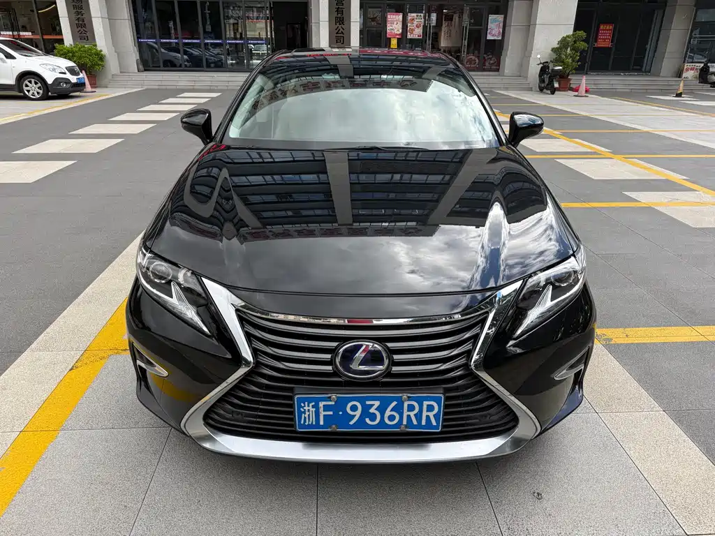 Lexus ES — миниатюра 9