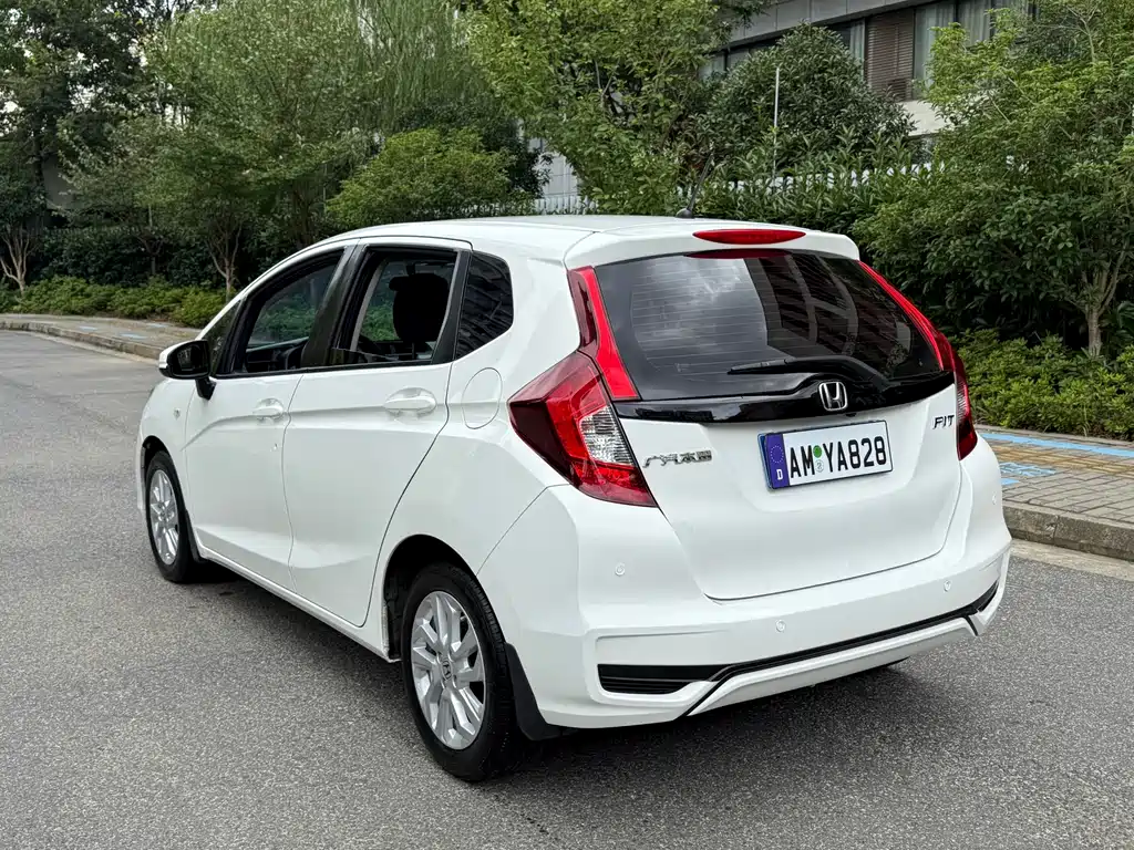 Honda Fit — миниатюра 4