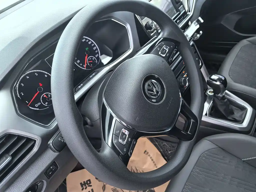 Volkswagen T-Cross — миниатюра 3