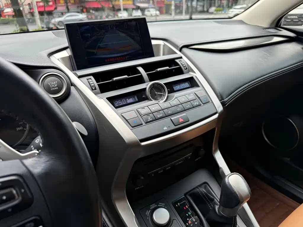 Lexus NX — миниатюра 20