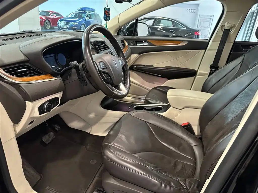 Lincoln MKC — миниатюра 12