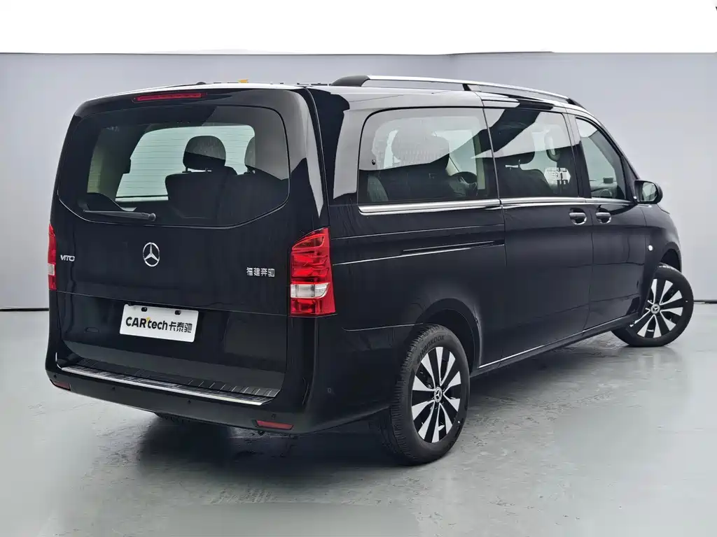 Mercedes-Benz Vito 2023 2.0T 7 мест