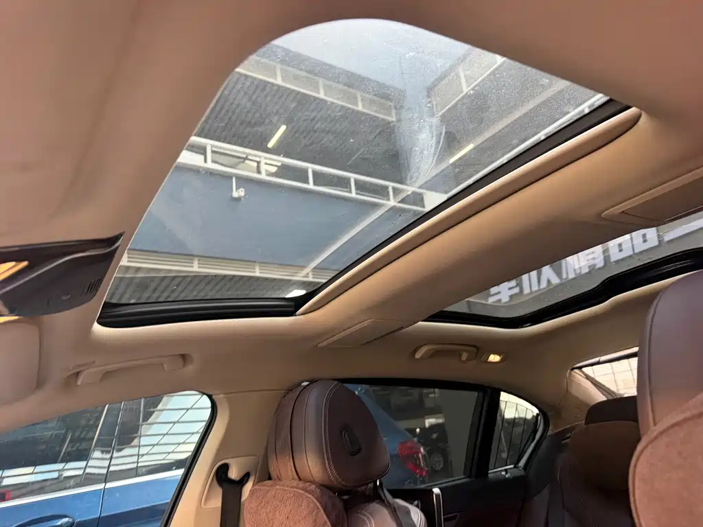 BMW 7 Series — миниатюра 9