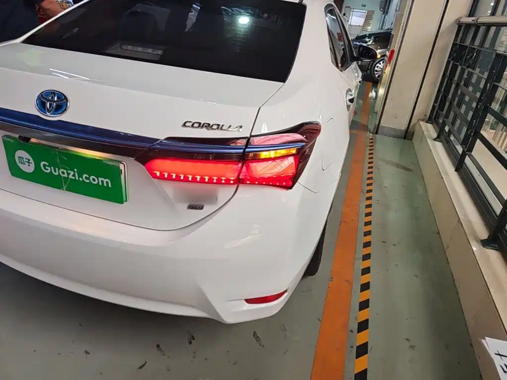 Toyota Corolla Hybrid — миниатюра 8