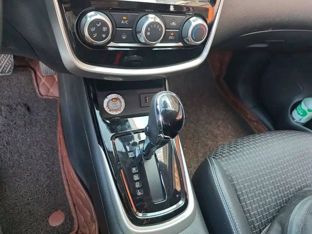 Nissan Tiida — миниатюра 14