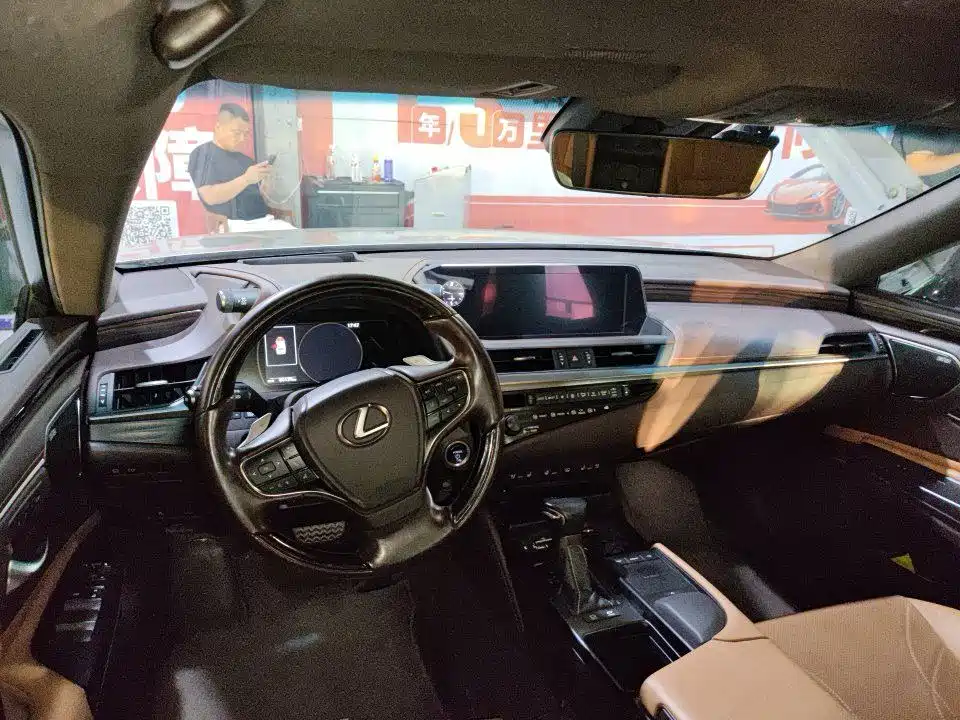 Lexus ES — миниатюра 6