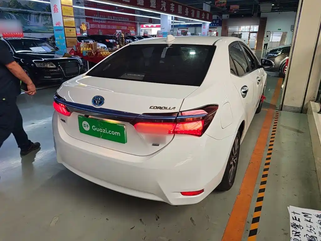 Toyota Corolla Hybrid — миниатюра 7
