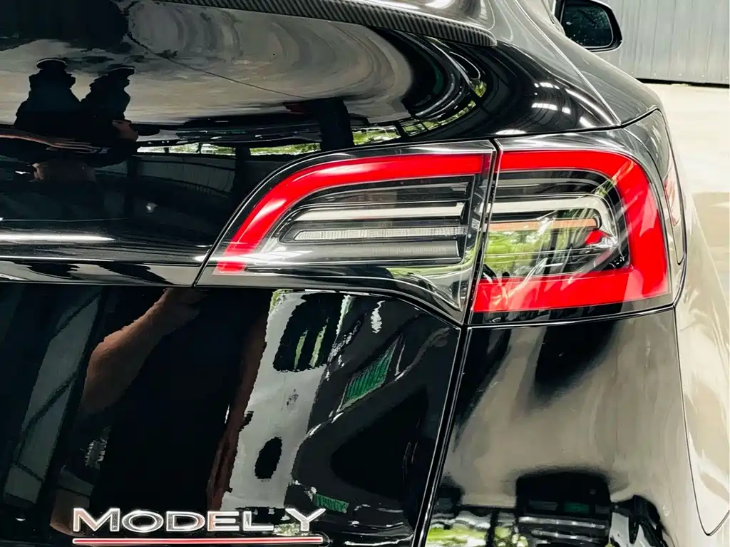 Tesla Model Y — миниатюра 9