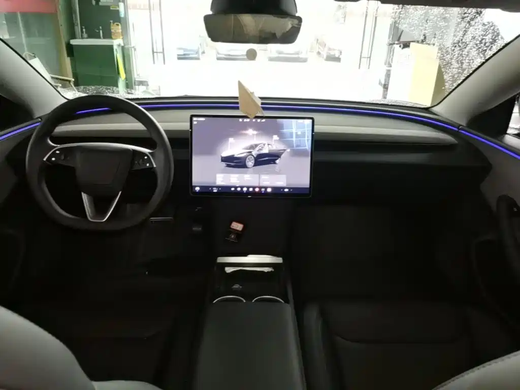 Tesla Model 3 — миниатюра 10