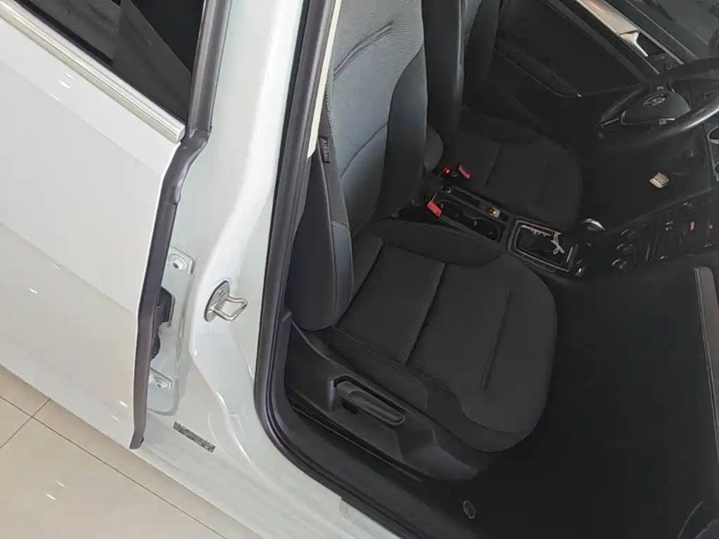 Volkswagen Golf — миниатюра 25