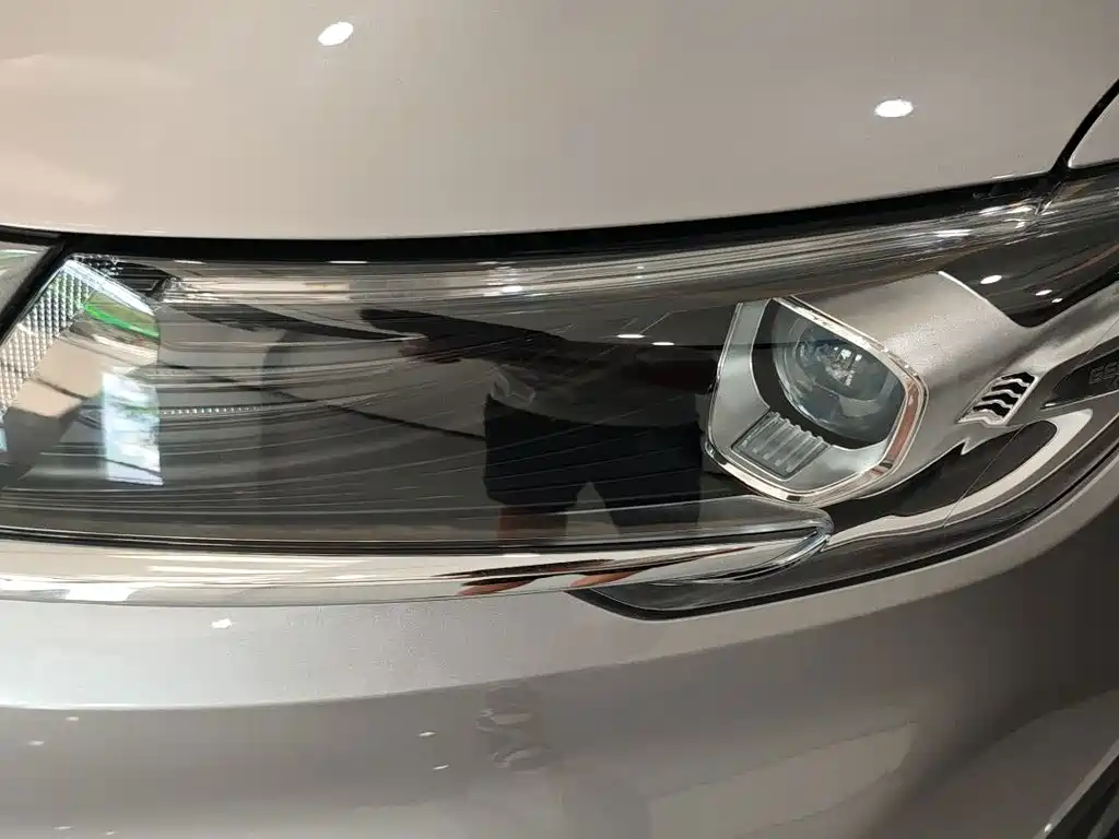 Geely Jia Ji New Energy — миниатюра 5