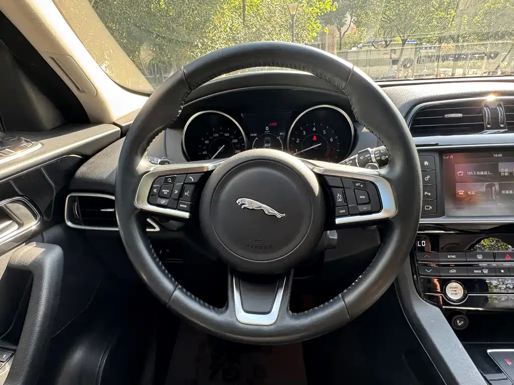 Jaguar F-PACE — миниатюра 17