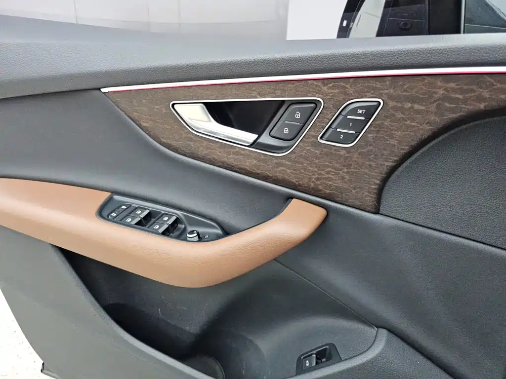 Audi Q7 — миниатюра 8