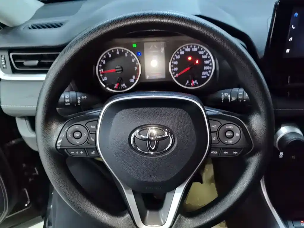 Toyota RAV4 — миниатюра 11
