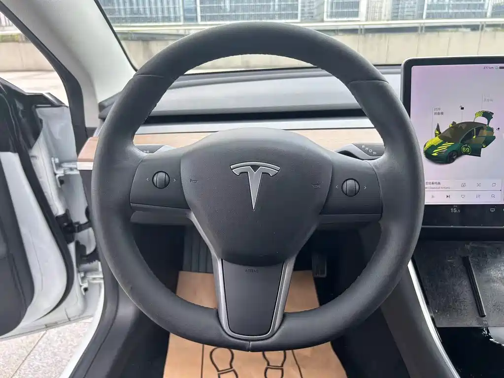 Tesla Model 3 — миниатюра 11