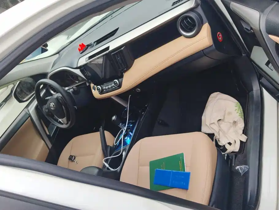 Toyota RAV4 — миниатюра 8
