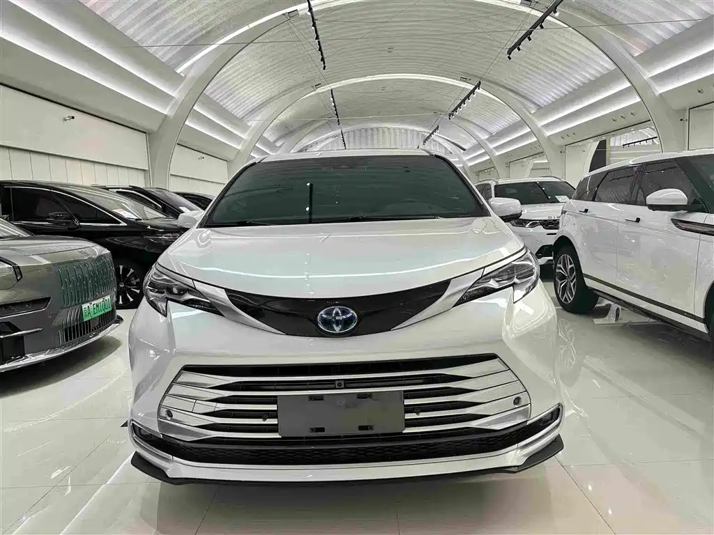 Toyota Sienna — миниатюра 2