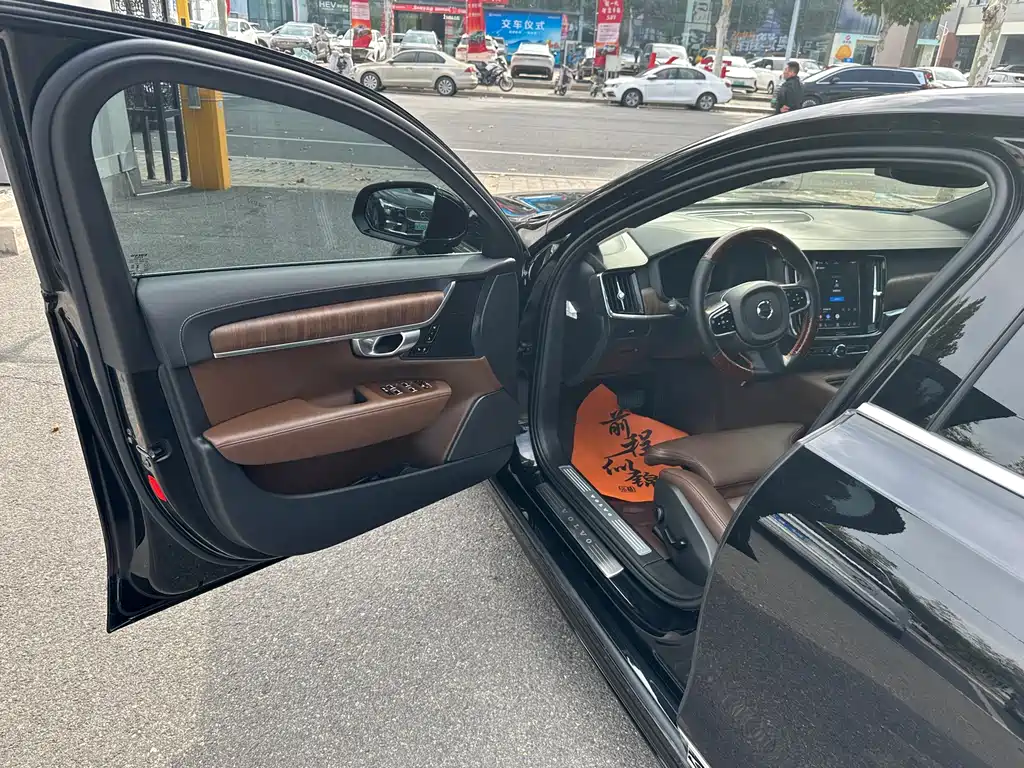 Volvo S90 — миниатюра 5