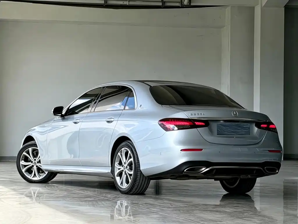 Mercedes-Benz E-Class — миниатюра 4