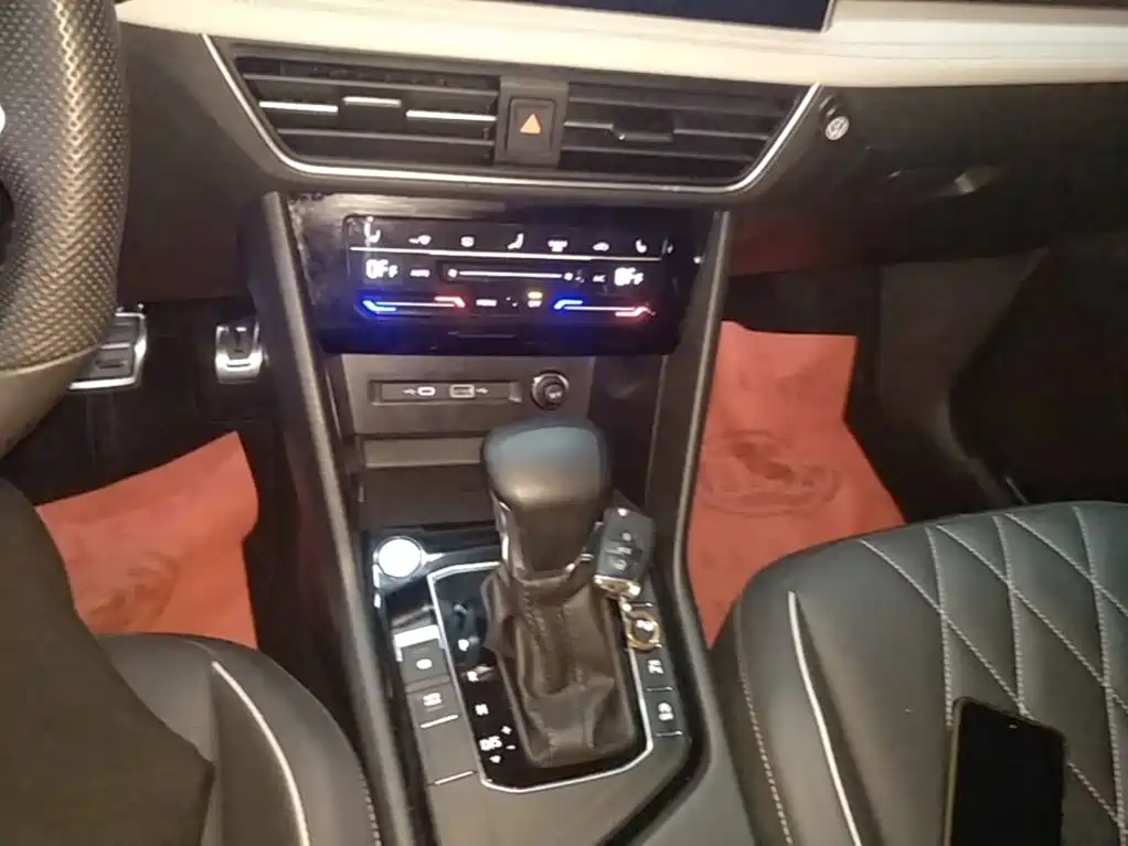 Volkswagen Tiguan L — миниатюра 14