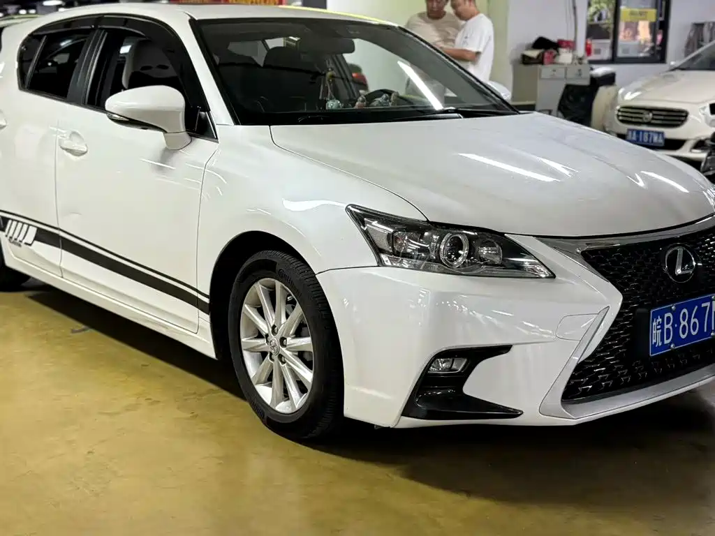 Lexus CT — миниатюра 3