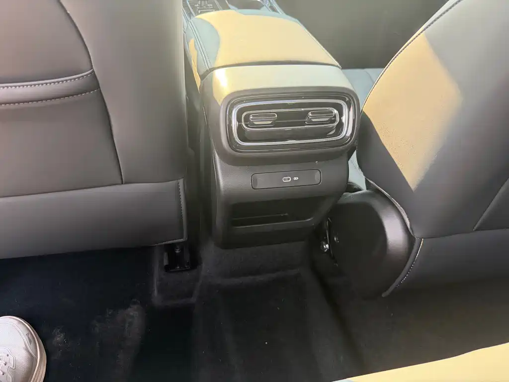 Geely Emgrand — миниатюра 11