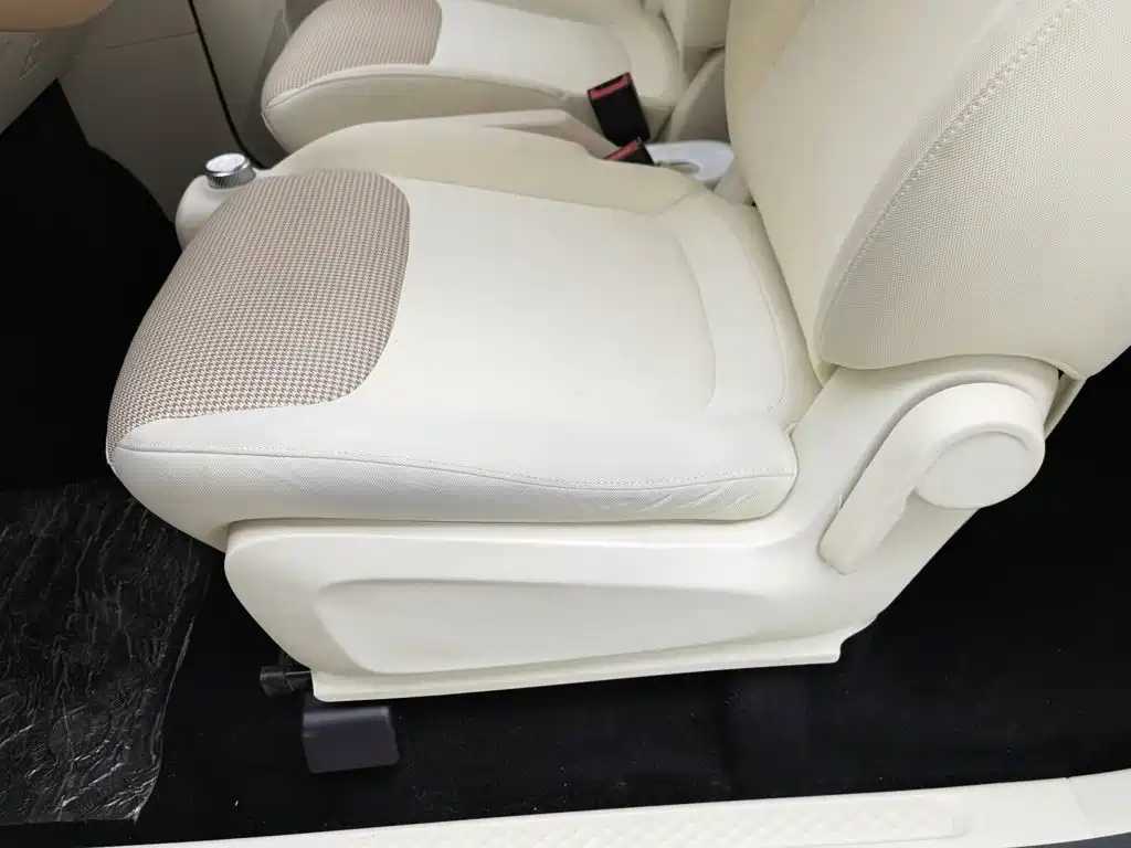 Wuling MINIEV — миниатюра 20