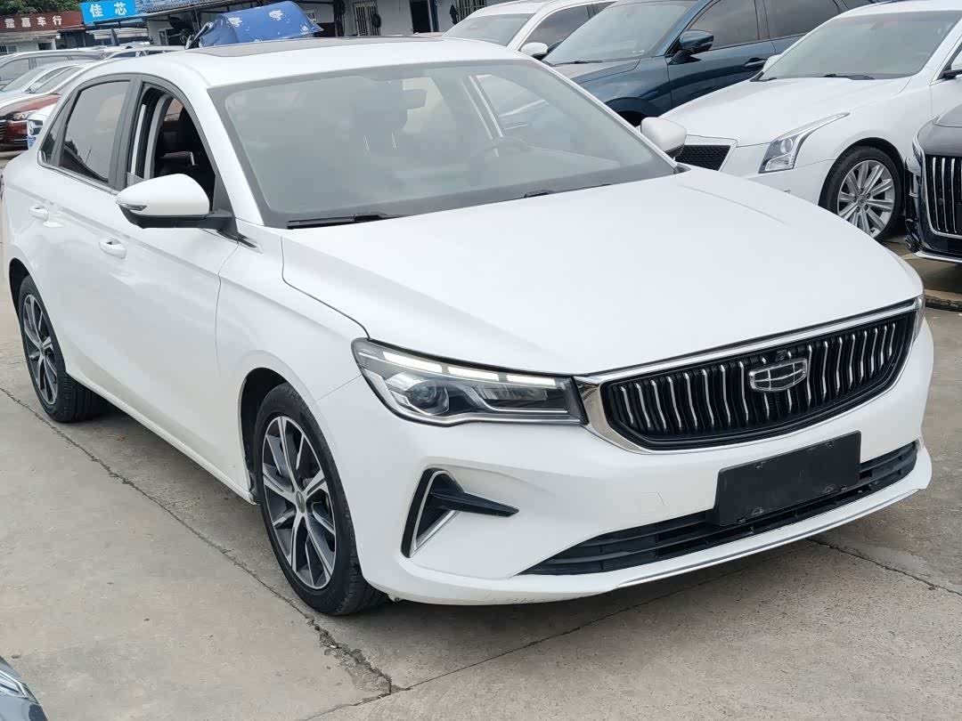 Geely Emgrand 1.5 л 2022 г. Белый, пробег 35000 км