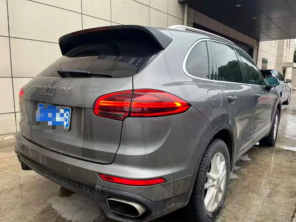 Porsche Cayenne — миниатюра 3