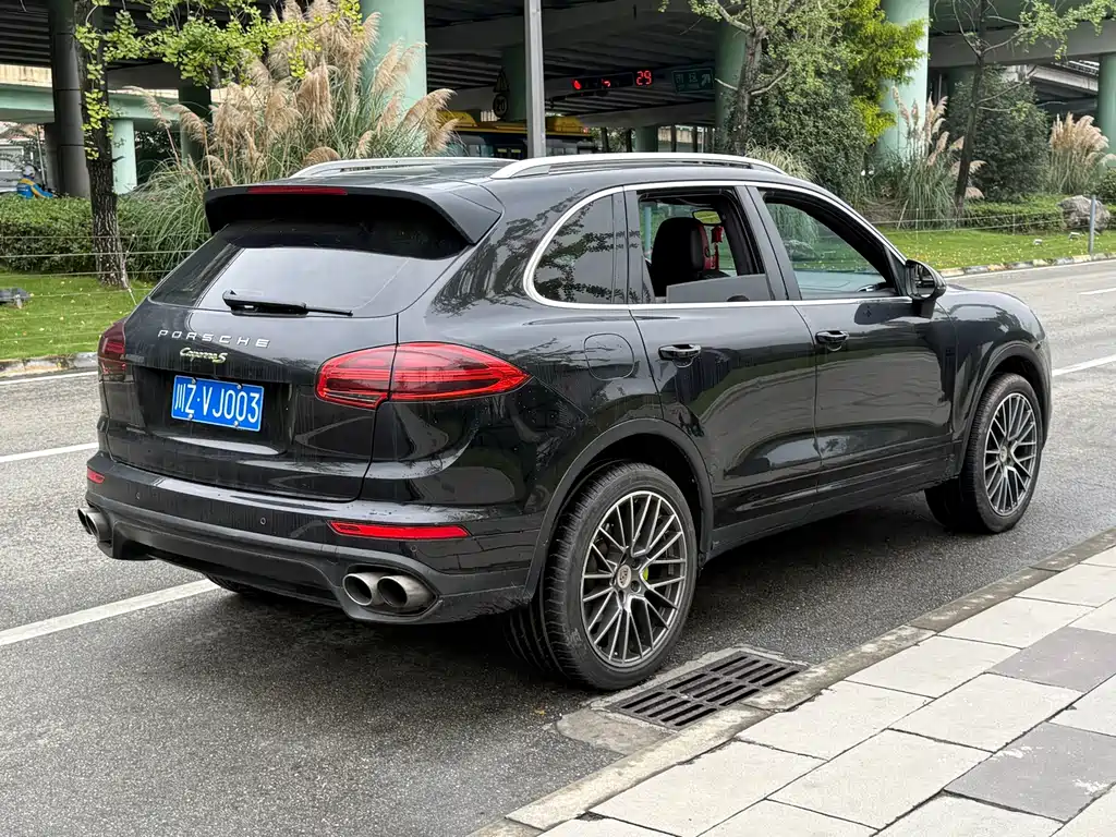 Porsche Cayenne Hybrid — миниатюра 4