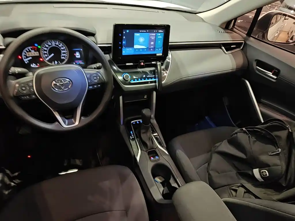 Toyota Corolla Cross — миниатюра 14