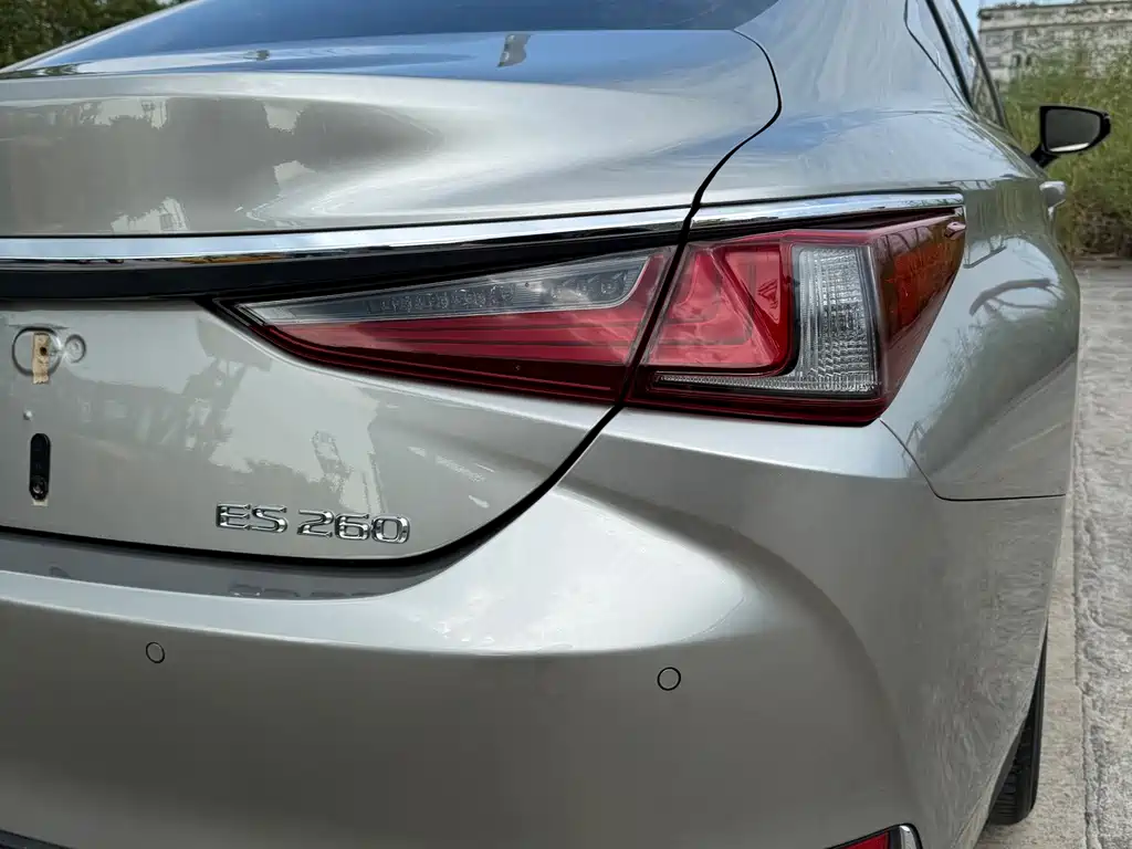 Lexus ES — миниатюра 15