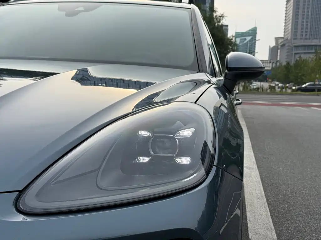 Porsche Cayenne — миниатюра 5