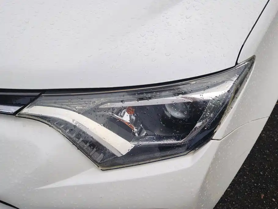 Toyota RAV4 — миниатюра 5