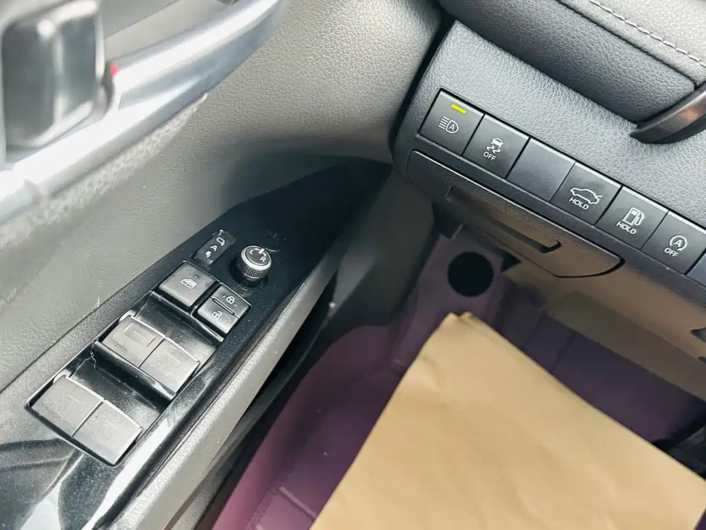 Toyota Camry — миниатюра 18