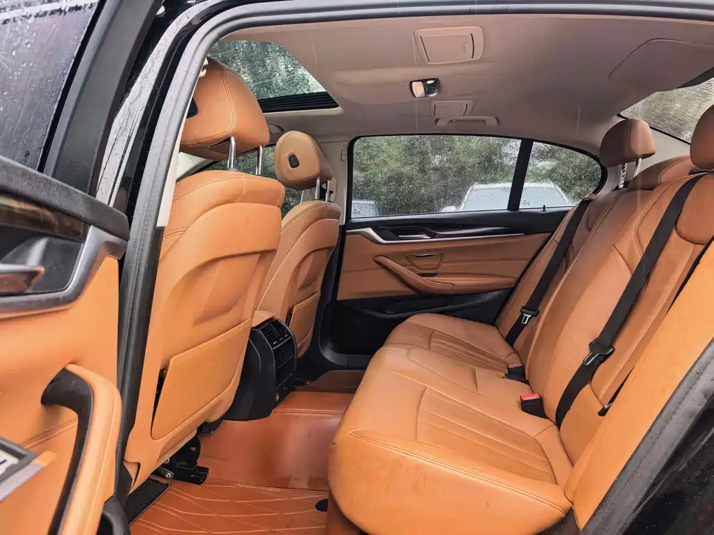 BMW 5 Series — миниатюра 6