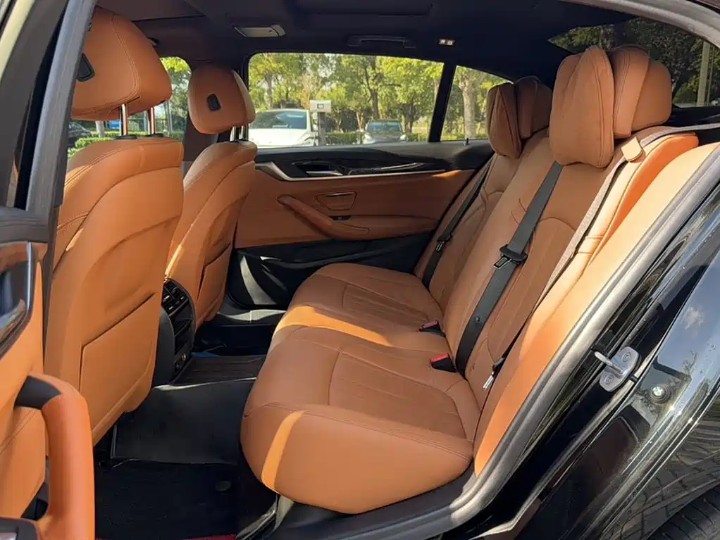 BMW 5 Series — миниатюра 12