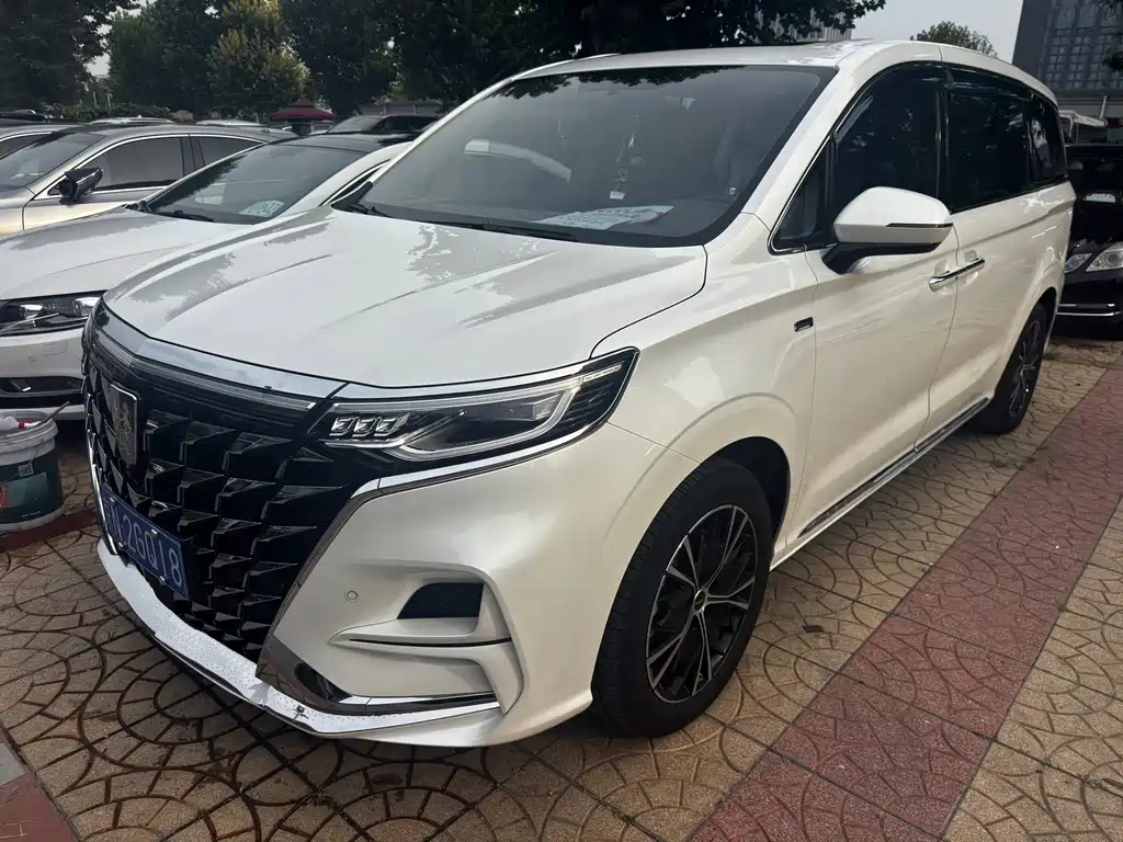 Roewe iMAX8