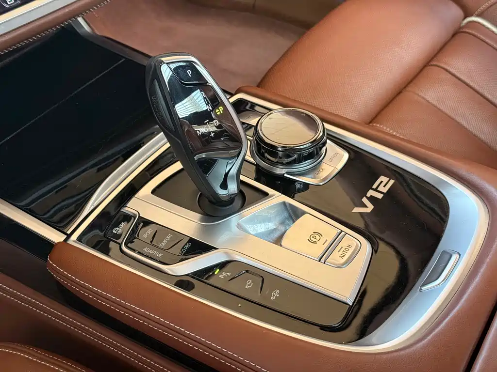 BMW 7 Series — миниатюра 8