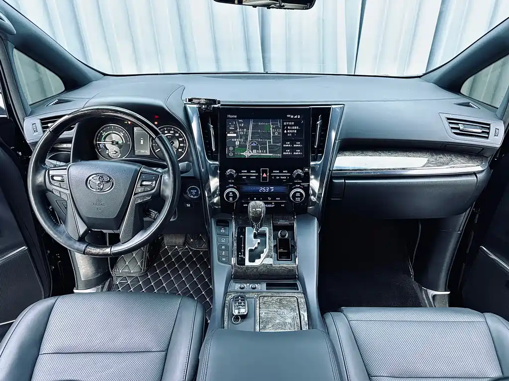 Toyota Alphard — миниатюра 9