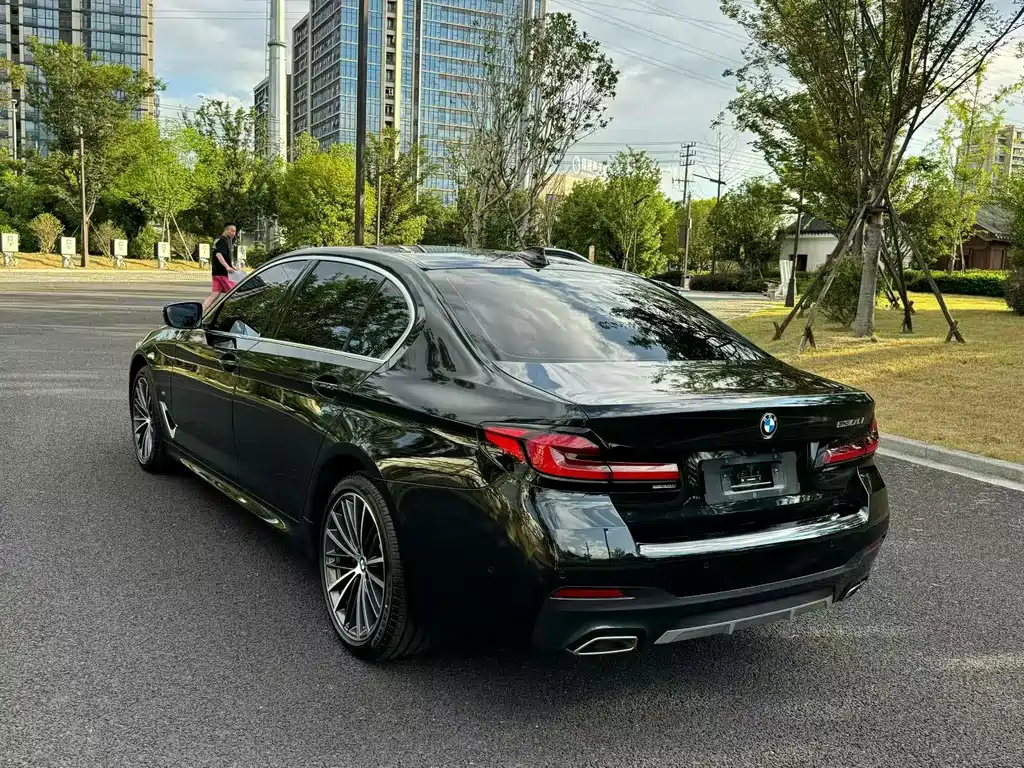 BMW 5 Series — миниатюра 9