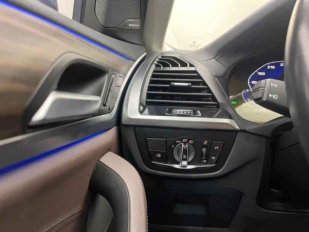 BMW X3 — миниатюра 24