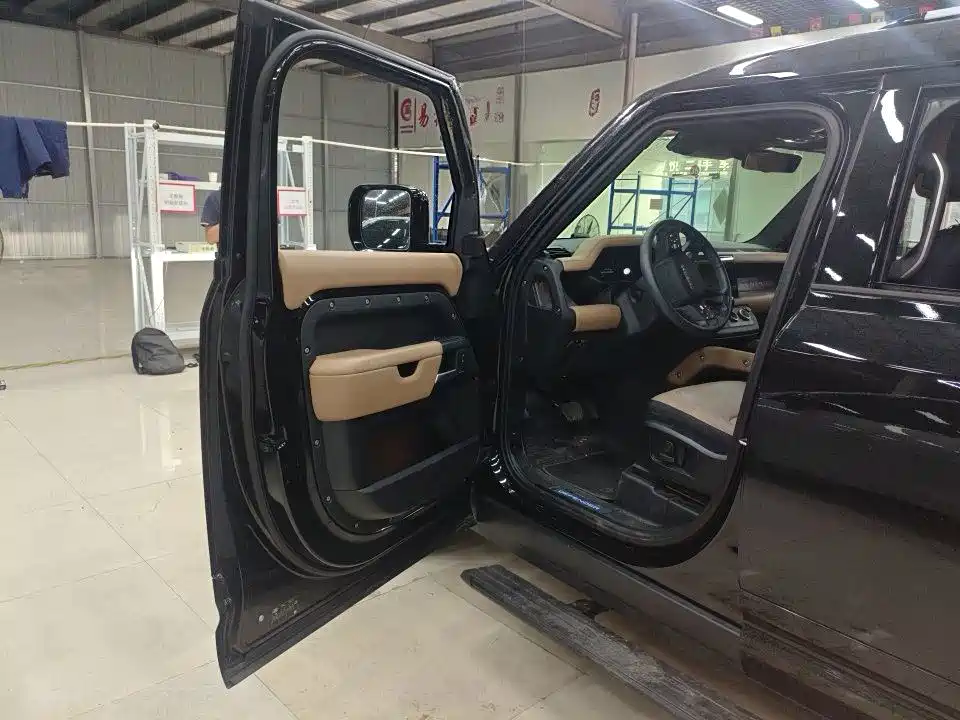 Land Rover Defender — миниатюра 3