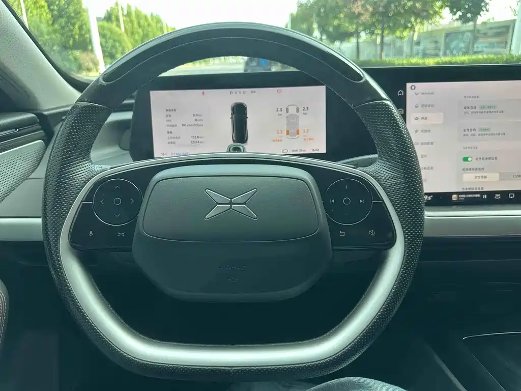 XPeng P7 — миниатюра 12