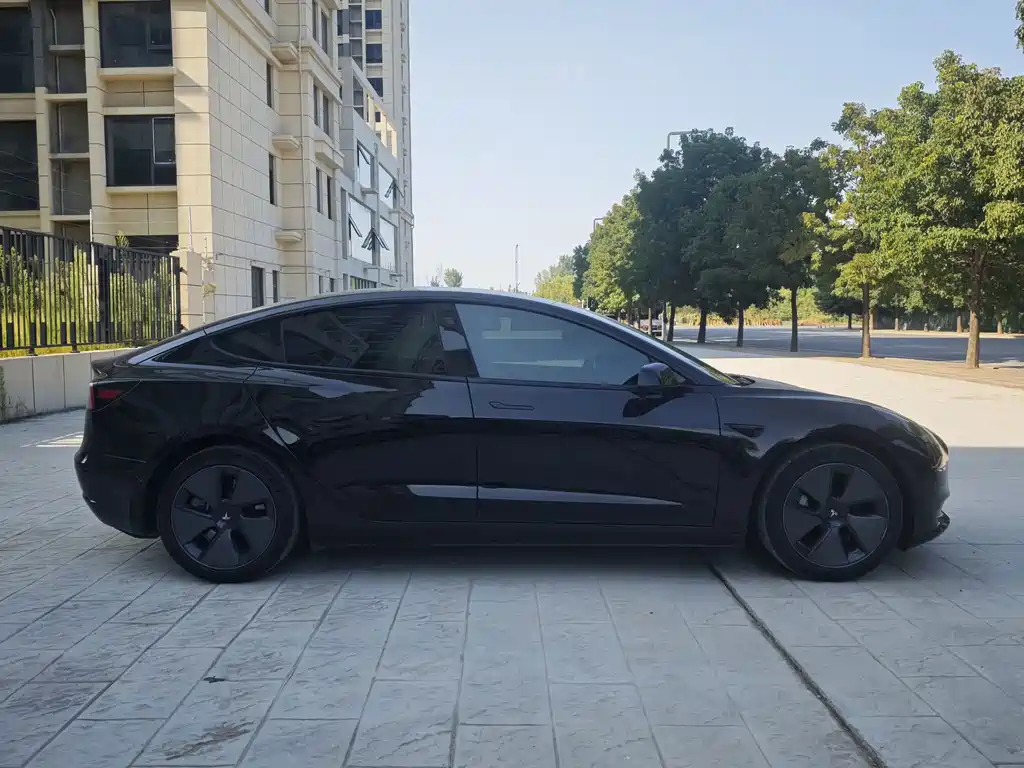 Tesla Model 3 — миниатюра 9