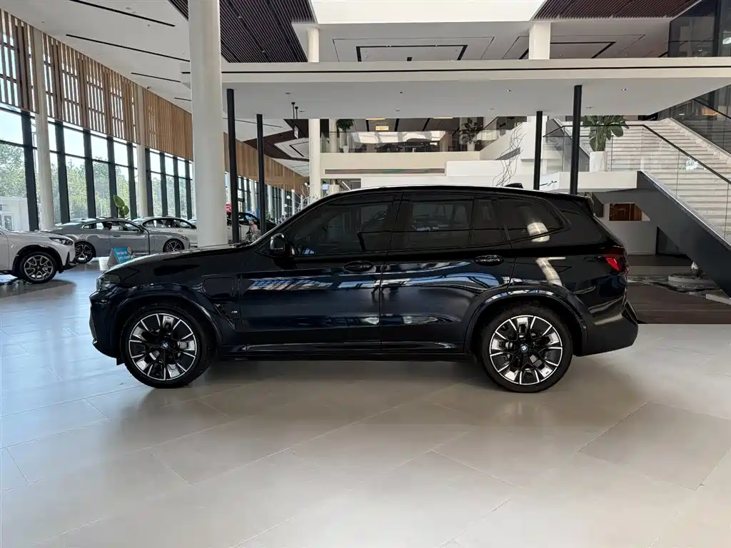 BMW iX3 — миниатюра 11