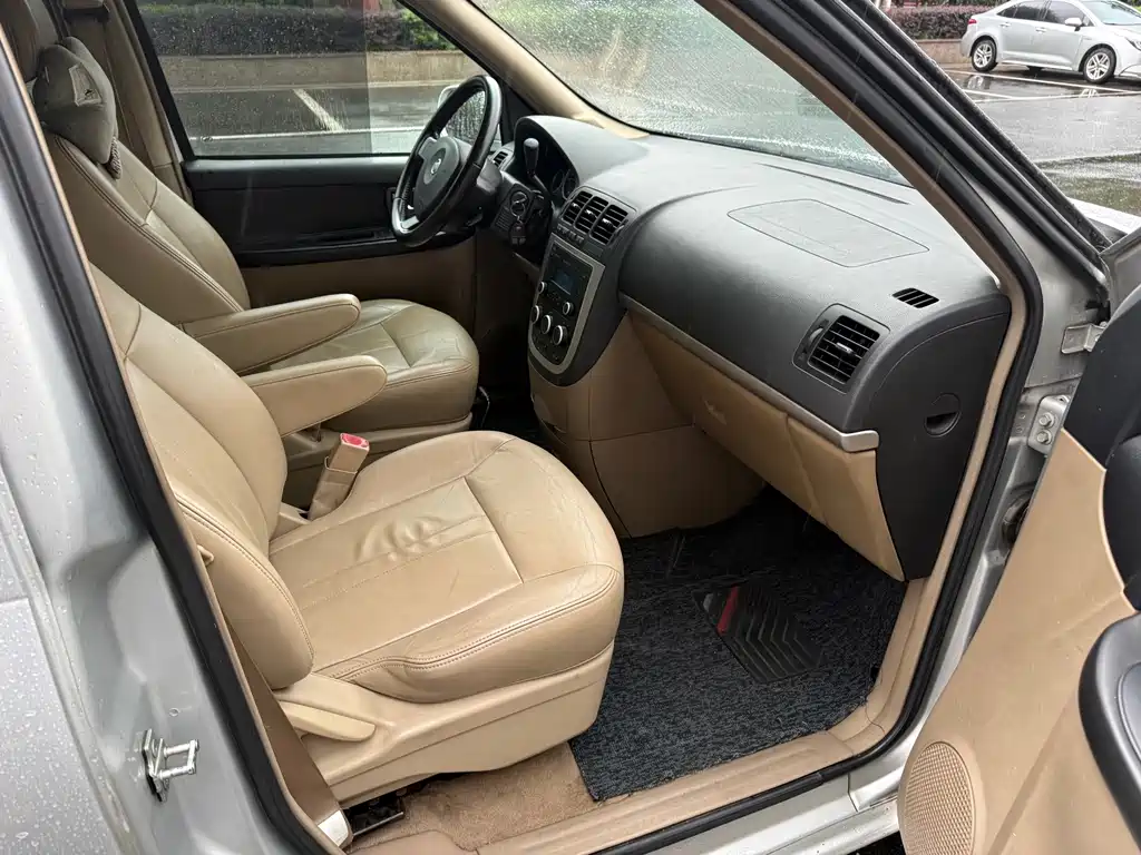 Buick GL8 — миниатюра 12